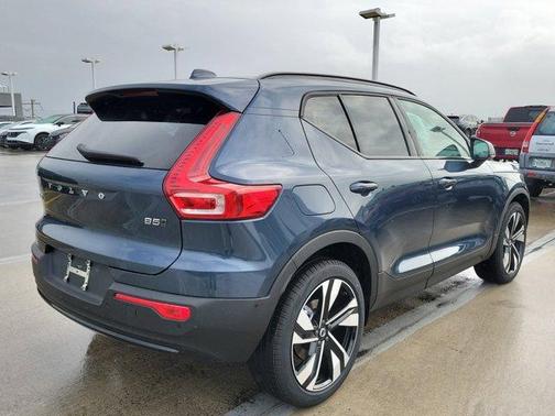 2026 Volvo XC40 B5 Plus