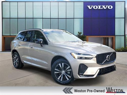 Crystal White Pearl 2019 Volvo S60 T5 Momentum