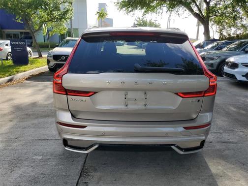 Crystal White Pearl 2019 Volvo S60 T5 Momentum