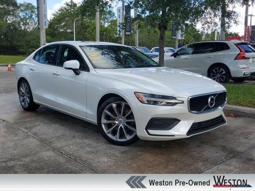 Crystal White Pearl 2019 Volvo S60 T5 Momentum