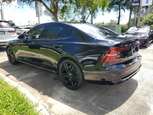 2024 Volvo S60 B5 Plus Black Edition