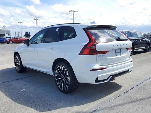 2026 Volvo XC60 B5 Ultra