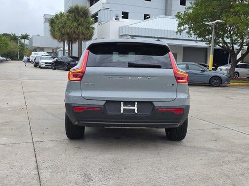 2026 Volvo XC40 B5 Core