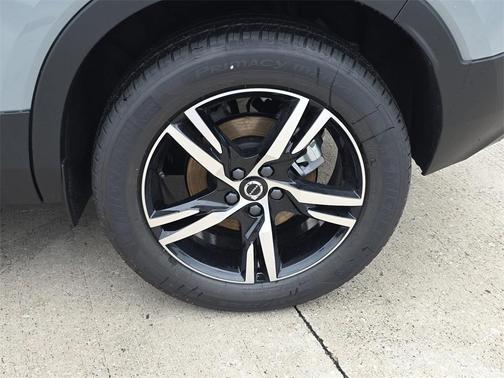 2026 Volvo XC40 B5 Core