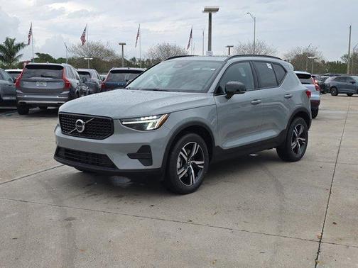 2026 Volvo XC40 B5 Core