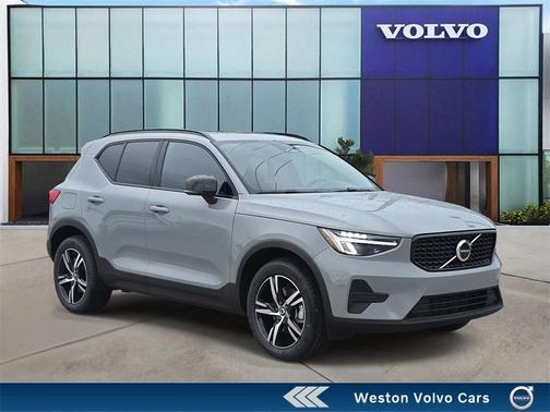 2026 Volvo XC40 B5 Core
