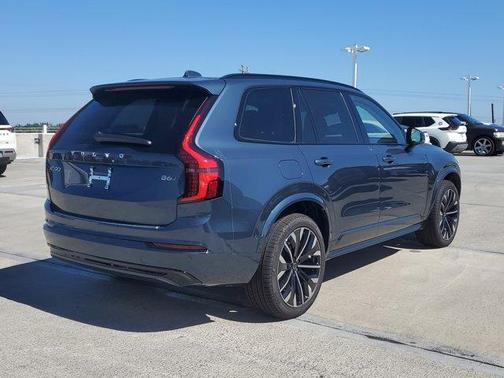 2026 Volvo XC90 B6 Ultra Dark Theme 7-Seater