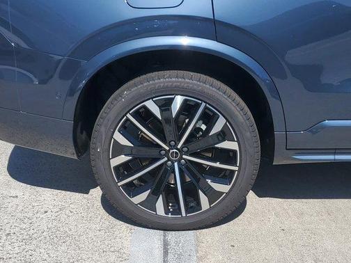 2026 Volvo XC90 B6 Ultra Dark Theme 7-Seater