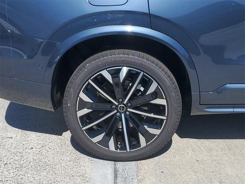 2026 Volvo XC90 B6 Ultra Dark Theme 7-Seater