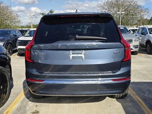 2025 Volvo XC90 B5 Plus 7-Seater