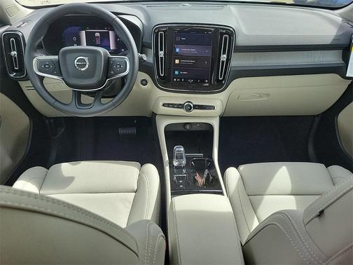 2025 Volvo XC40 B5 Plus Bright Theme
