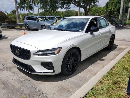 2024 Volvo S60 B5 Plus Black Edition