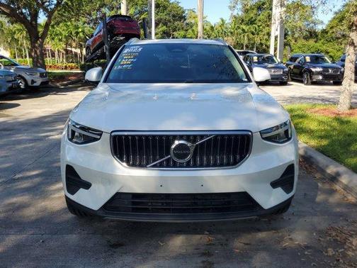 2025 Volvo XC40 B5 Core Bright Theme