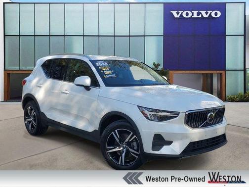 2025 Volvo XC40 B5 Core Bright Theme