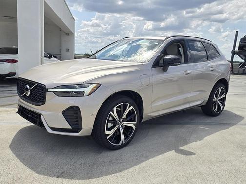 2025 Volvo XC60 Plug-In Hybrid T8 Ultra