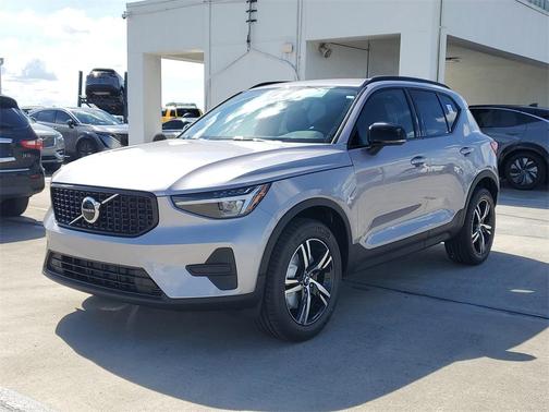 2026 Volvo XC40 B4 Core
