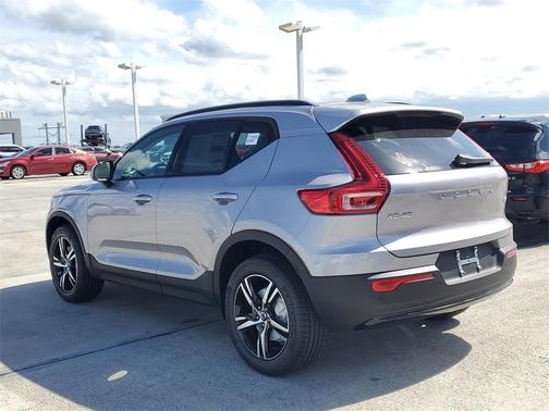 2026 Volvo XC40 B4 Core