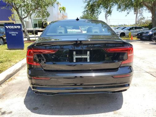 2024 Volvo S60 B5 Plus Black Edition