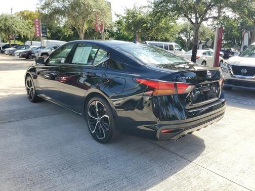 Black 2024 Nissan Altima 2.5 SR