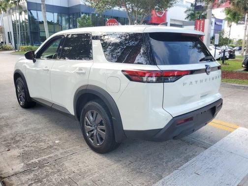 Glacier White 2024 Nissan Pathfinder S