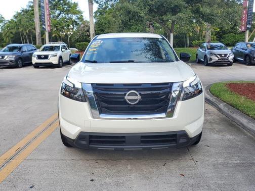 Glacier White 2024 Nissan Pathfinder S
