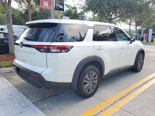 Glacier White 2024 Nissan Pathfinder S