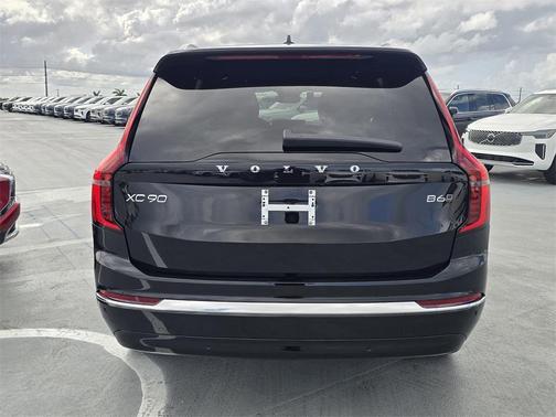 2025 Volvo XC90 B6 Core