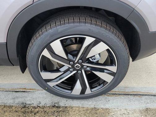 2026 Volvo XC40 B5 Ultra