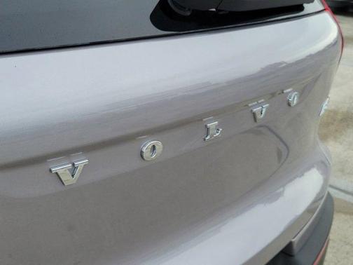 2026 Volvo XC40 B5 Ultra