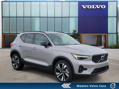 2026 Volvo XC40 B5 Ultra
