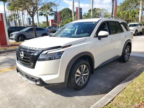 2024 Nissan Pathfinder SL