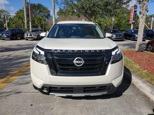 2024 Nissan Pathfinder SL