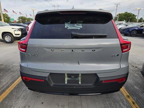 2026 Volvo XC40 B5 Plus