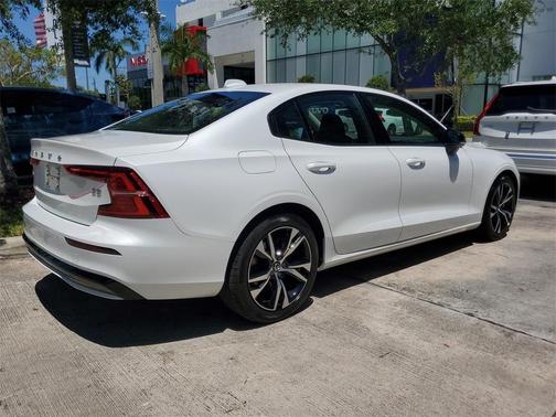 2025 Volvo S60 B5 Core