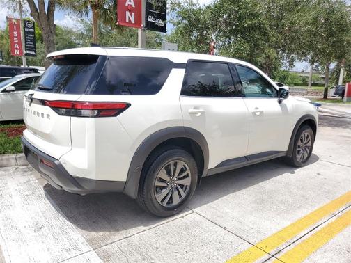 2023 Nissan Pathfinder S