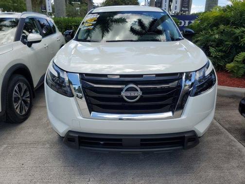 2023 Nissan Pathfinder S