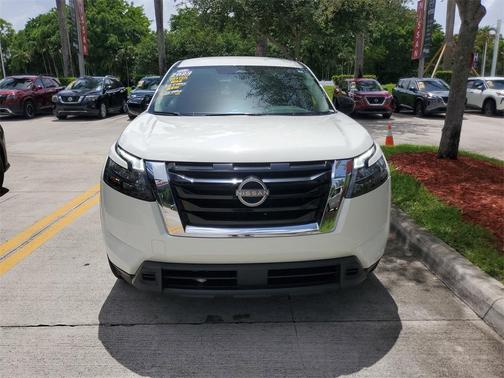 2023 Nissan Pathfinder S