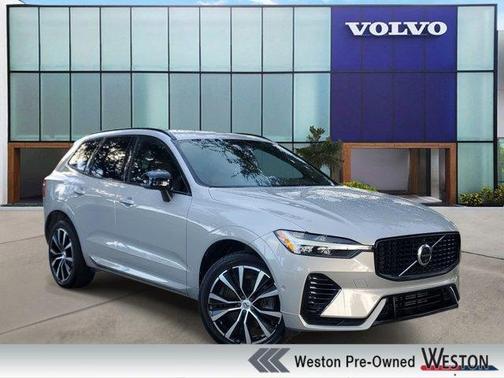 Silver 2023 Volvo XC60 Recharge Plug-In Hybrid T8 Plus Dark Theme