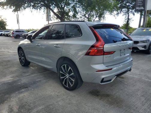 Silver 2023 Volvo XC60 Recharge Plug-In Hybrid T8 Plus Dark Theme