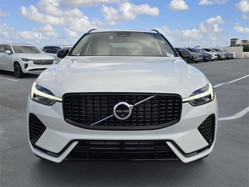 2025 Volvo XC60 Plug-In Hybrid T8 Plus