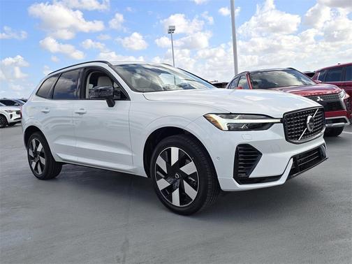 2025 Volvo XC60 Plug-In Hybrid T8 Plus