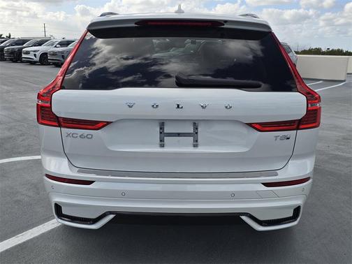 2025 Volvo XC60 Plug-In Hybrid T8 Plus