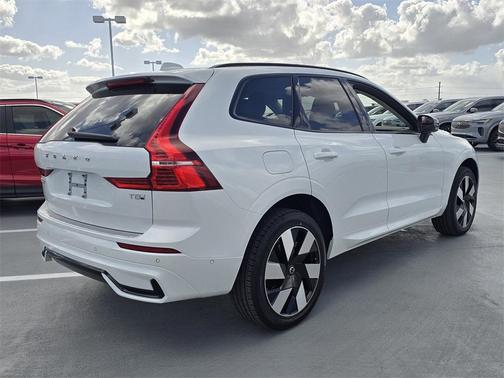 2025 Volvo XC60 Plug-In Hybrid T8 Plus