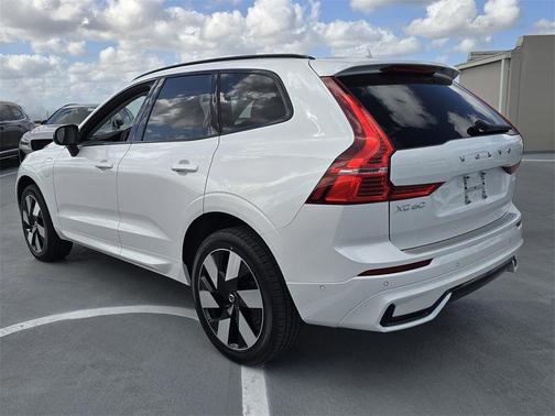 2025 Volvo XC60 Plug-In Hybrid T8 Plus