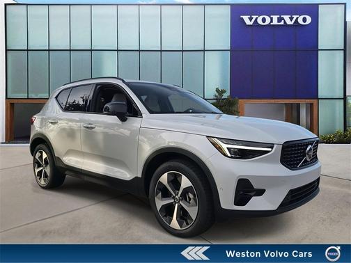 2026 Volvo XC40 B5 Plus