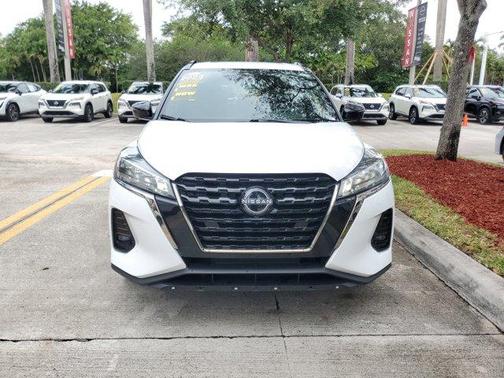 2023 Nissan Kicks SR