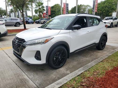 2023 Nissan Kicks SR