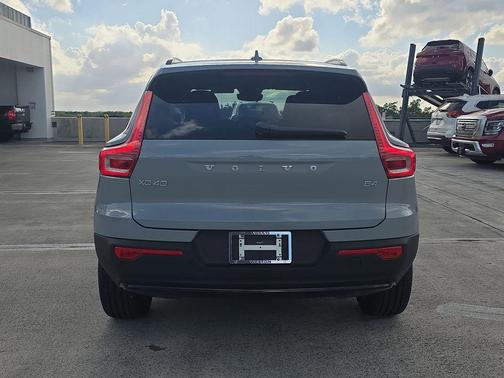 Gray Metallic 2026 Volvo XC40 B4 Core