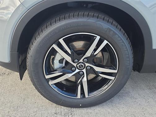 Gray Metallic 2026 Volvo XC40 B4 Core