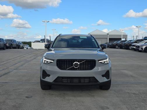 Gray Metallic 2026 Volvo XC40 B4 Core